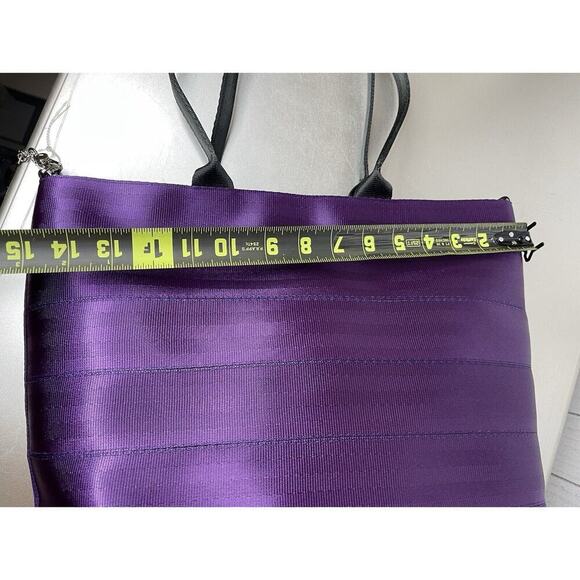 New! Disney Parks X Harveys Seatbelt Pixar Painted Limited Edition Tote Bag - Picture 9 of 9